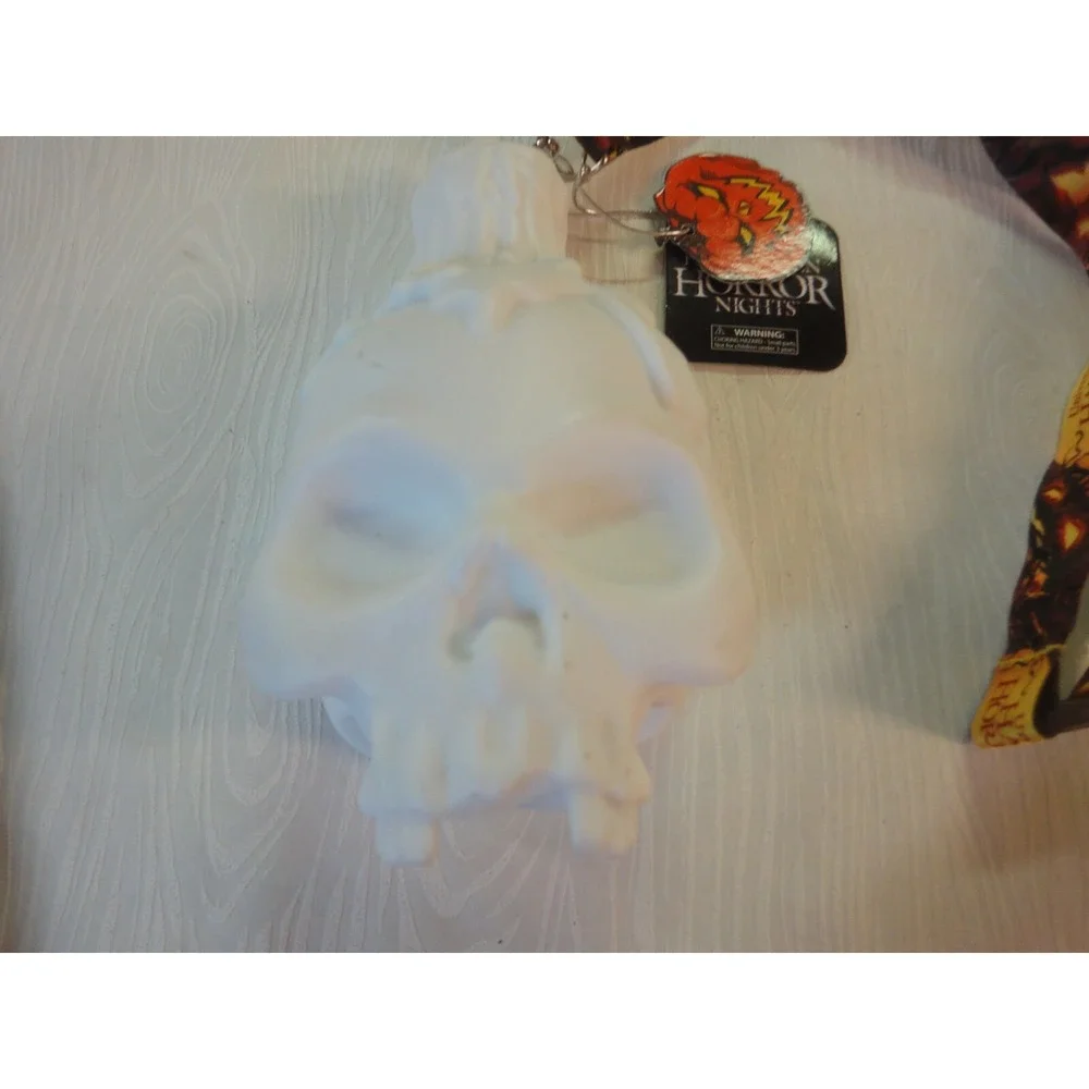 Universal Studios Halloween Horror Nights‎ Lanyard with lightup candle skull NEW